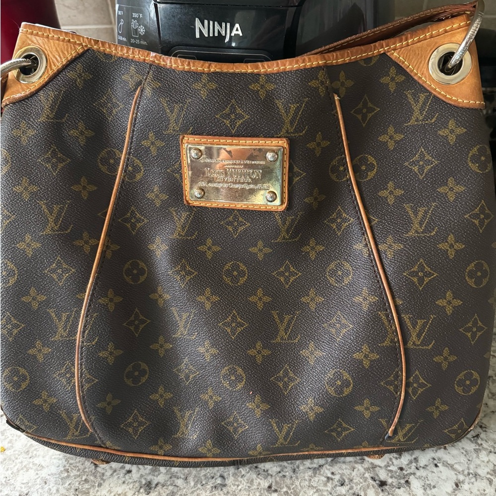 Louis Vuitton Monogram Galleria PM